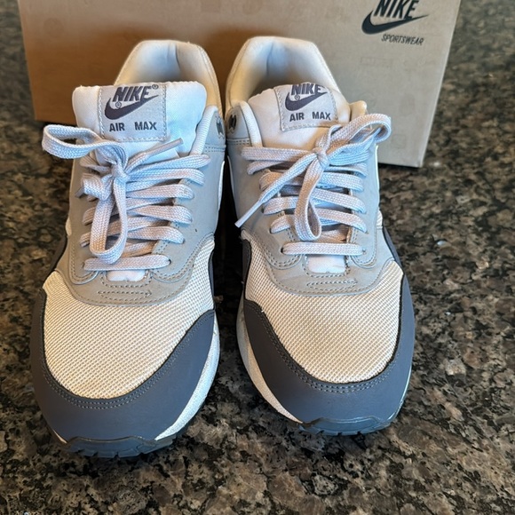 Nike air max 1 Gray and White Sneakers EUC 10.5 - Picture 4 of 13